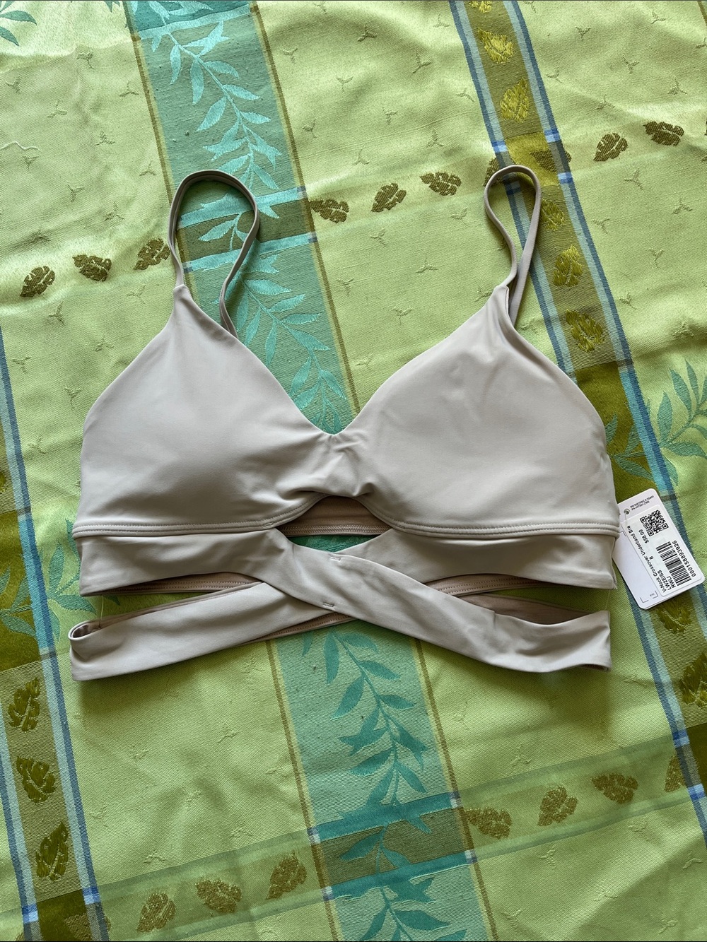 🆕 Lululemon V-neck Crossover Underband Bra in Raw Linen, size 8